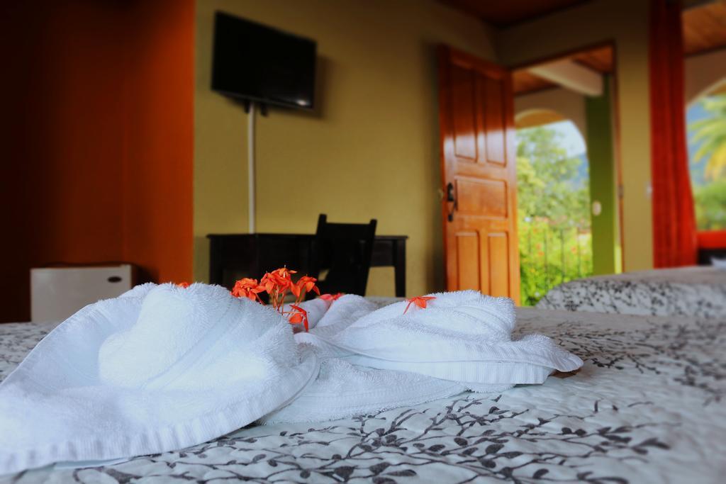 Hotel Las Flores Fortuna La Fortuna Exterior photo
